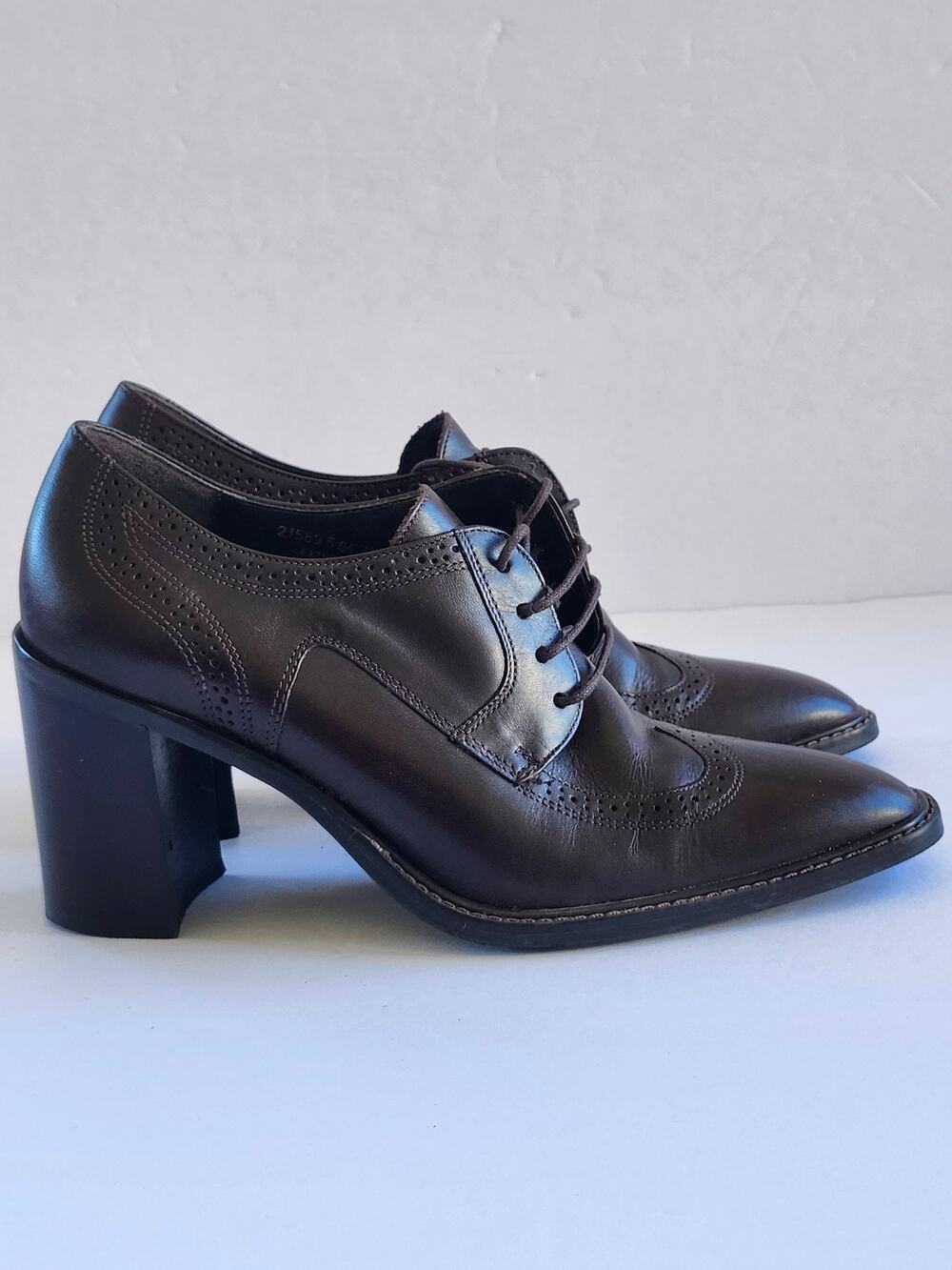 Apostrophe Derby Wingtip Brown Lace Up Women Heels 7M Coquette S0069